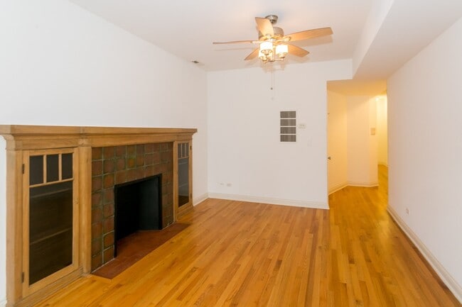 Interior Photo - 5401-5409 S. Cottage Grove Avenue