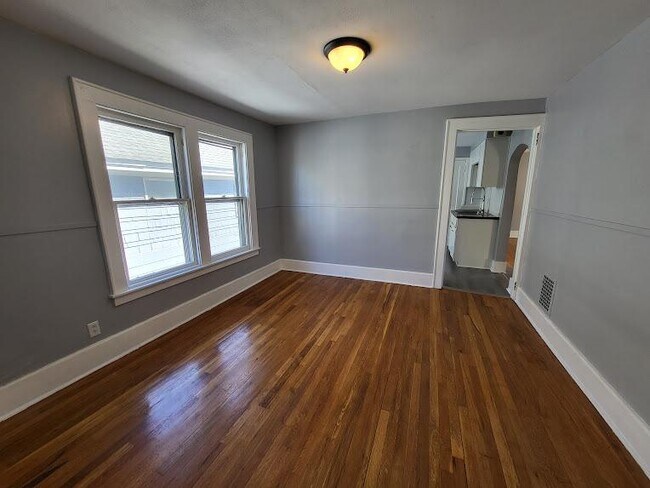 Building Photo - 416 Boyden St