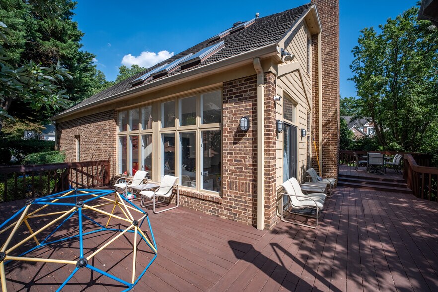 Wrap Around Deck - 7624 Wheatcroft Ct