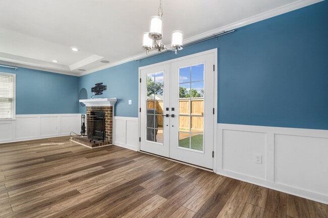 Building Photo - Yorktown Living