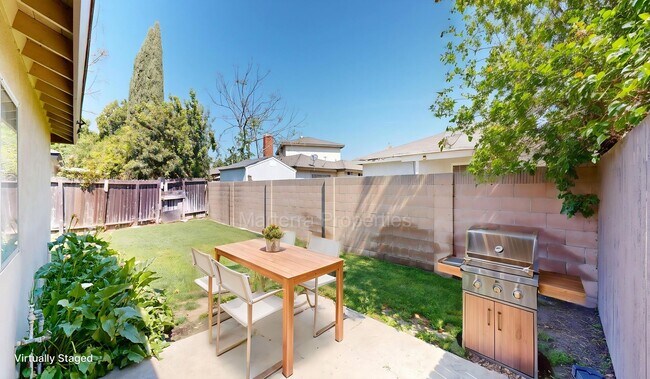 Building Photo - Ren Cir