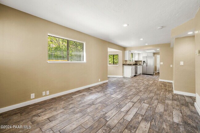 Building Photo - 306 S Virginia St