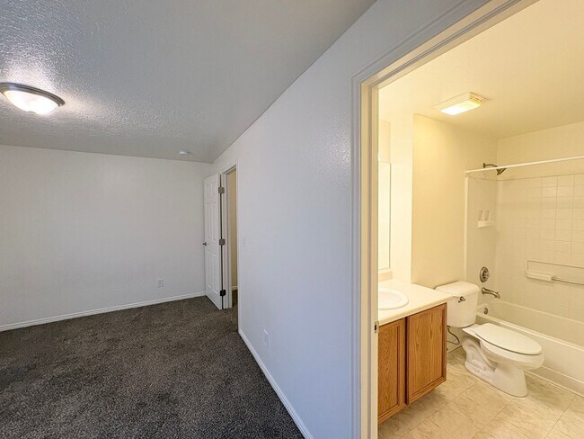 Building Photo - 334 W Mountain View Dr