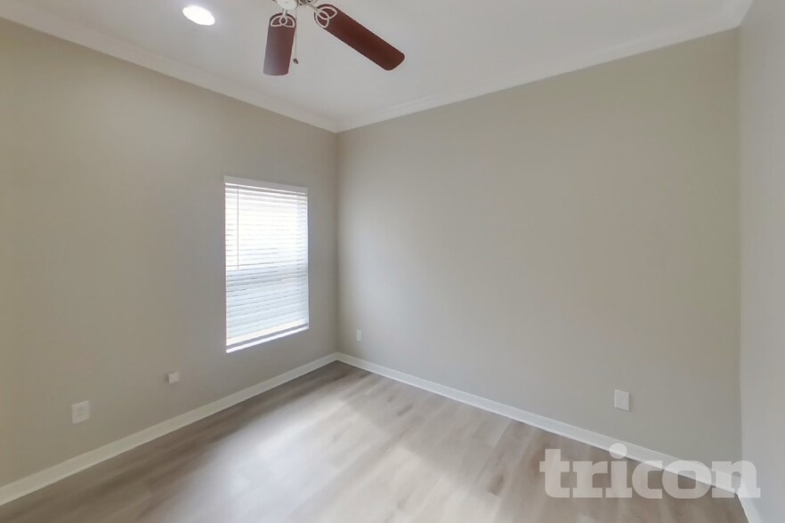Building Photo - 16651 Midsummer Ln