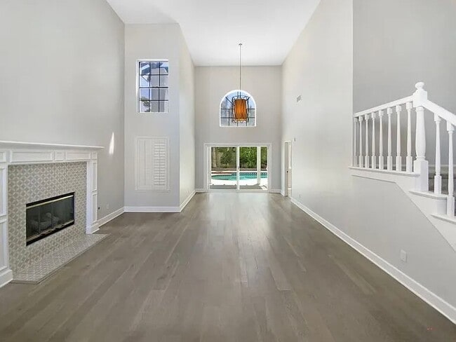 Building Photo - 5982 Birdie Dr