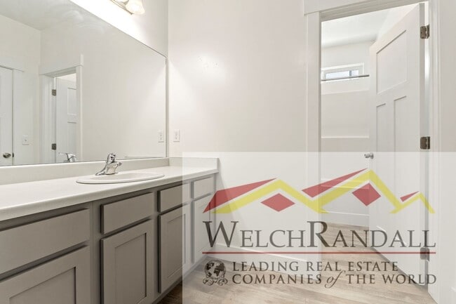 Building Photo - Stylish Vineyard Condo – 3 Beds, 2 Baths, ...