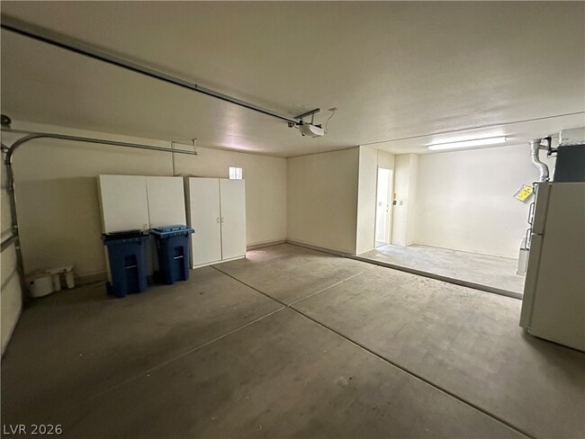 Building Photo - 3001 Lotus Hill Dr