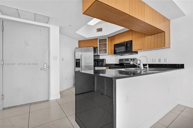 Building Photo - 1750 N Bayshore Dr