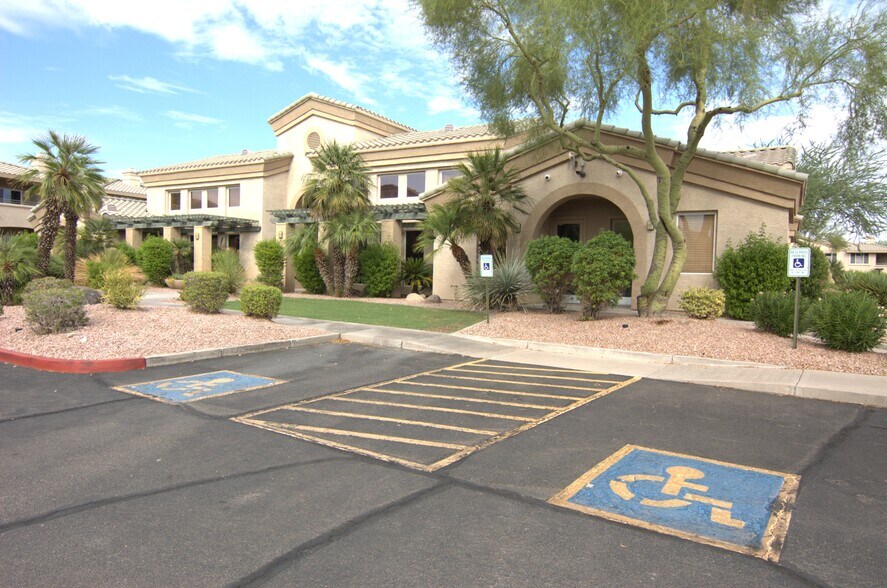 CLUB HOUSE - 16013 S Desert Foothills Pky
