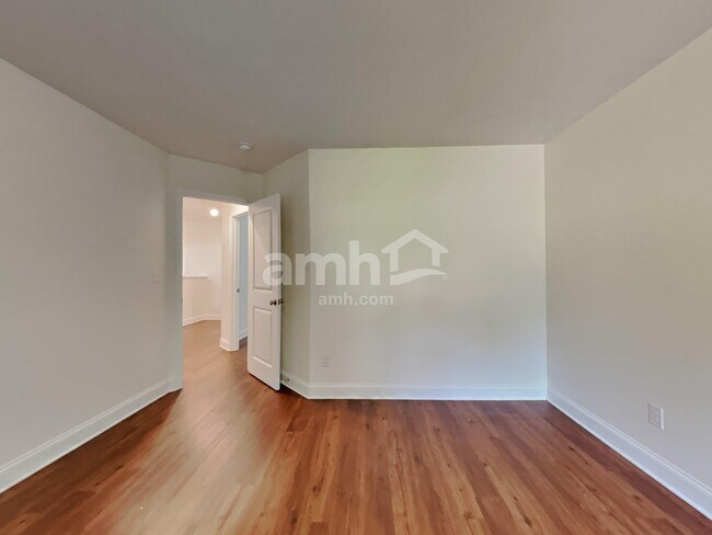 Building Photo - 3041 Greenmont Cir