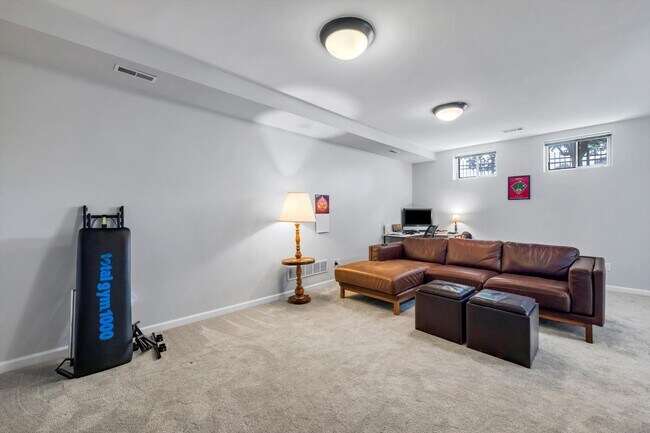 Building Photo - 8018 Presidio Ct