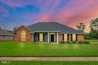 Building Photo - Check Out this 3 bed 2 bath in Bossier!!