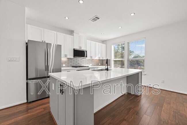 Building Photo - 10949 Cannes Memorial Dr