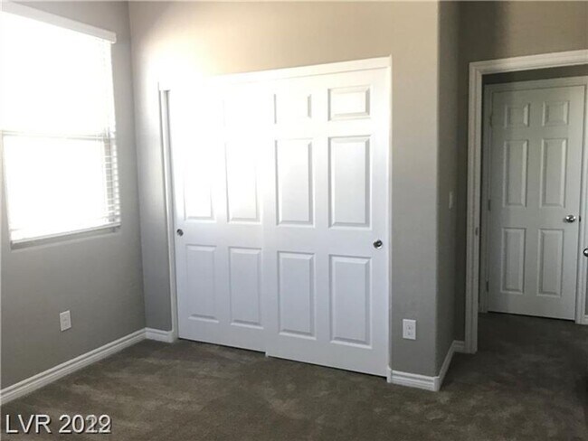 Building Photo - Smart Home. Henderson Beauty In Gated Comm...