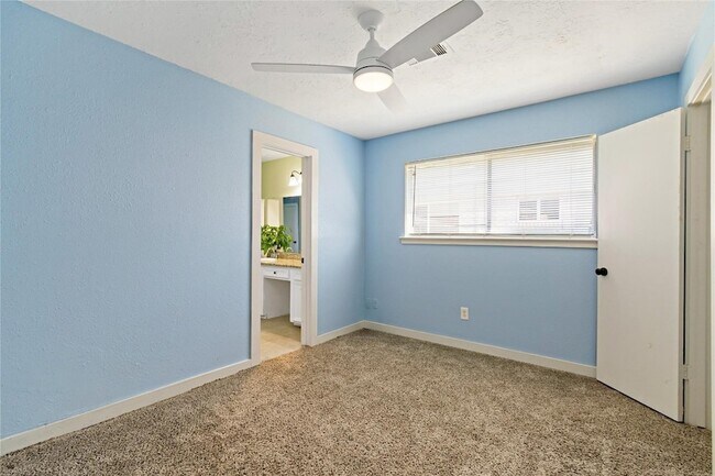 Building Photo - 4518 N Heron Dr