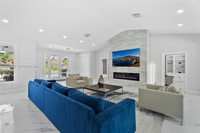 Building Photo - 17 Surrey Rd