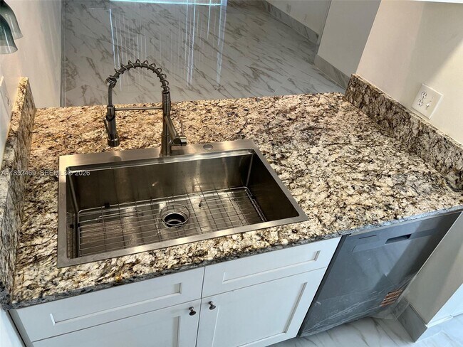 Building Photo - 10181 Twin Lakes Dr