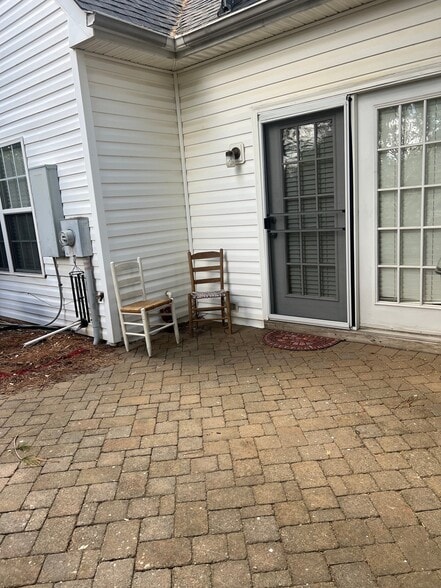 Building Photo - 5016 Bartholomew's Ln