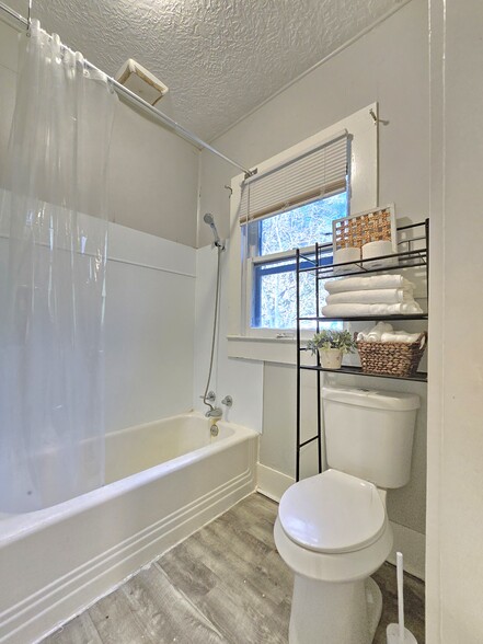 Building Photo - 805 14th St