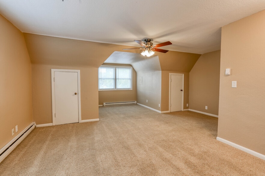 Building Photo - 3919 Creston Ave