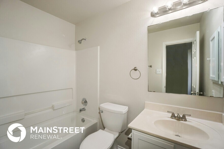 Building Photo - 318 Quince Flower