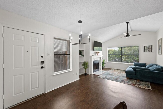 Building Photo - 2907 W Slaughter Ln