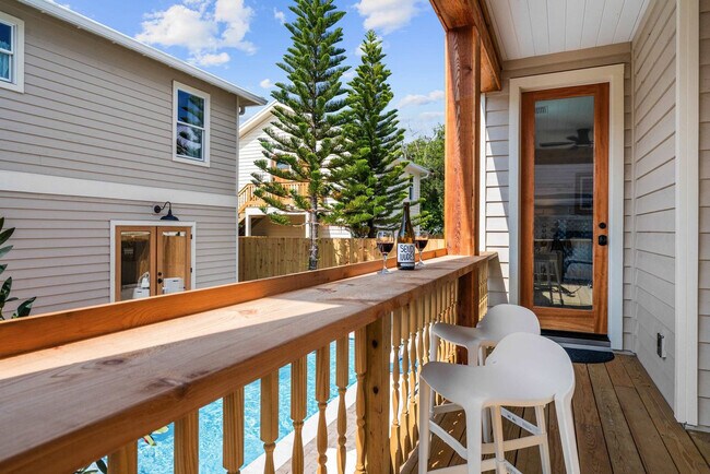 Building Photo - 28 W Castillo Dr