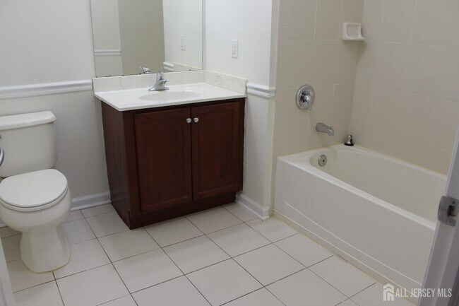 Building Photo - 611 Doral Ct