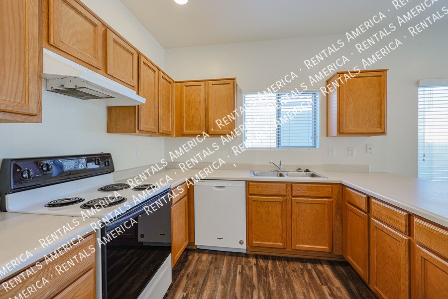 Building Photo - 323 N 76th Pl