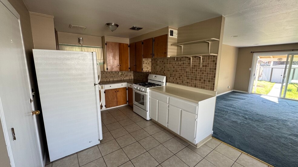 Building Photo - 1805 Pinon Ave