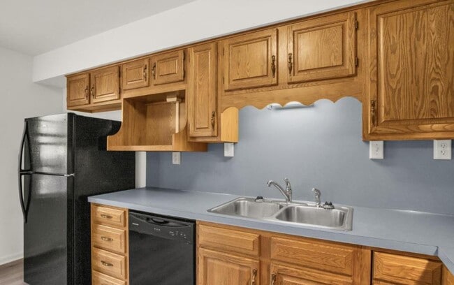 Building Photo - 653 Park Ridge Dr