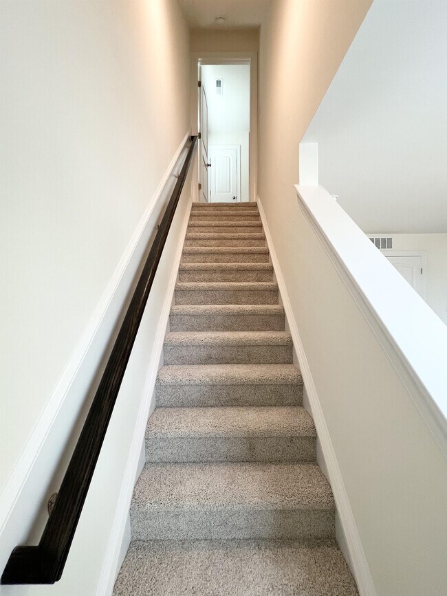 Building Photo - 324 Highview Dr