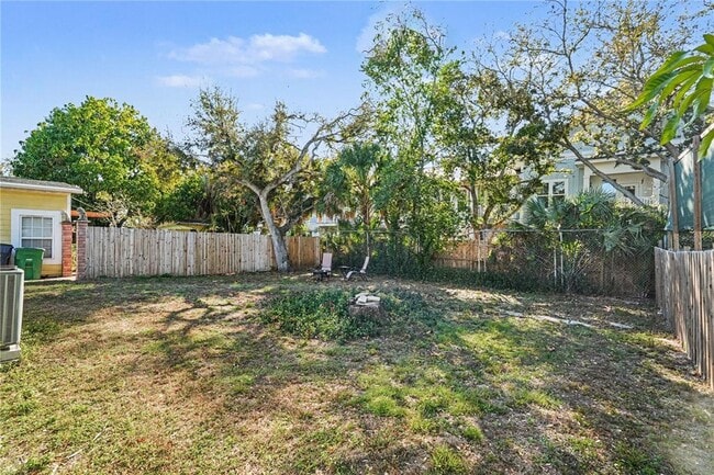 Building Photo - 4440 W Pintor Pl