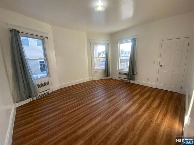 Building Photo - 29 High St