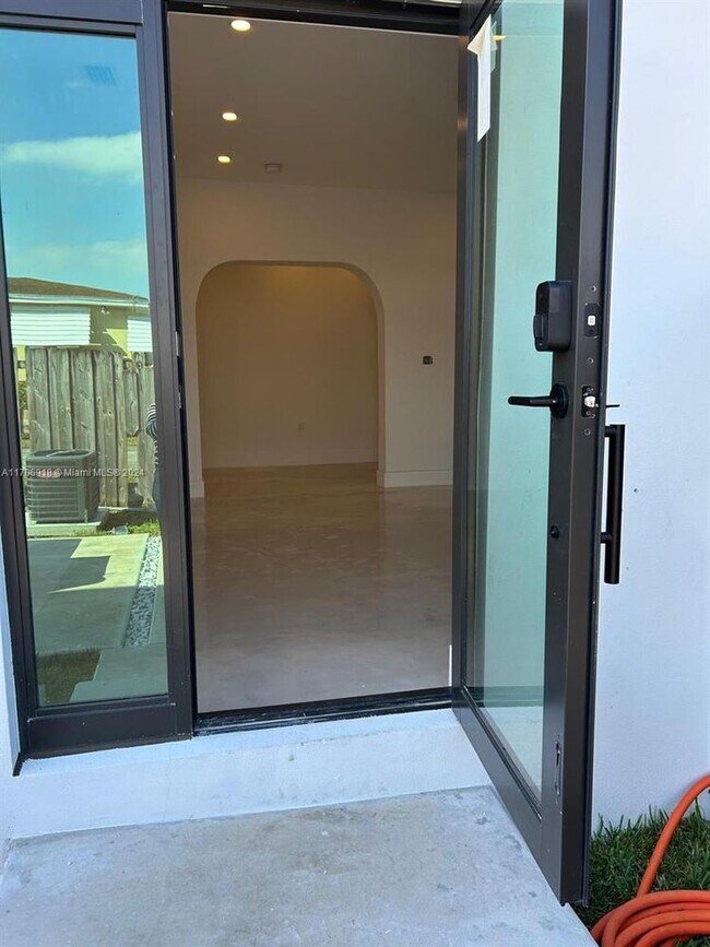 Building Photo - 8311 Grand Canal Dr