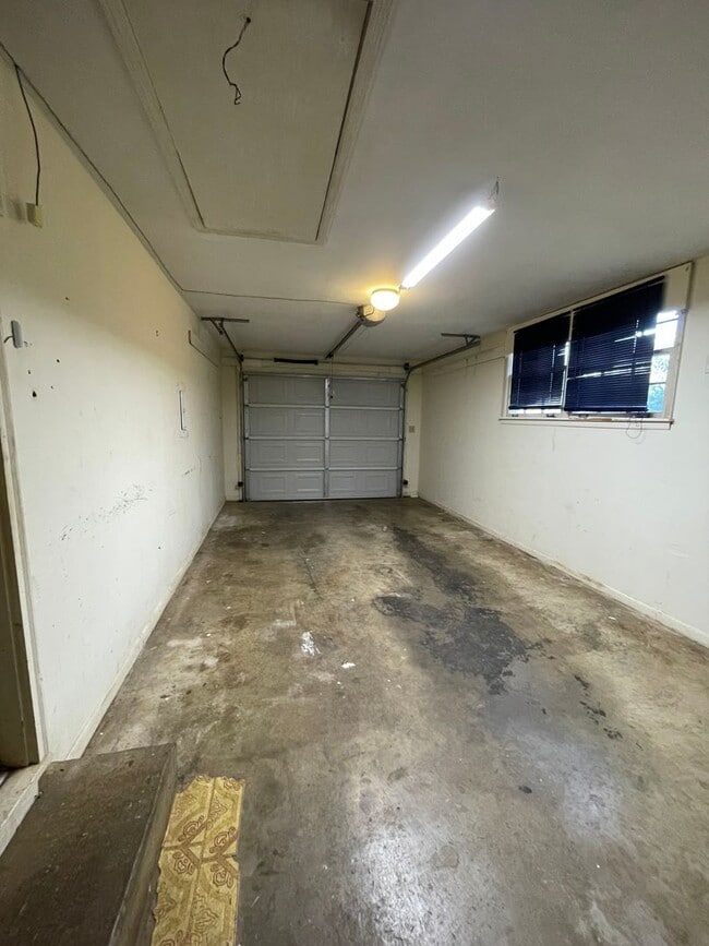 Building Photo - 3 Bedroom 2 Bathroom Home with One Car Attached Garage in Valley Park Homes Subdivision