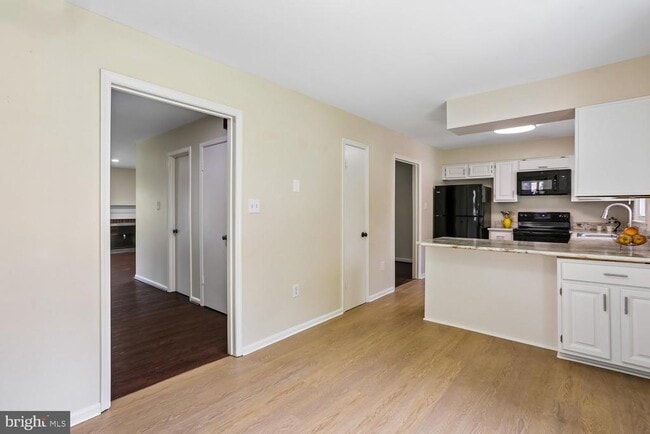 Building Photo - 7561 Heatherton Ln
