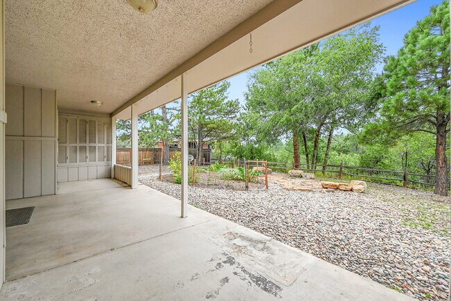 Building Photo - $2,895.00, 4 bed, 3.5 bath, located in Col...