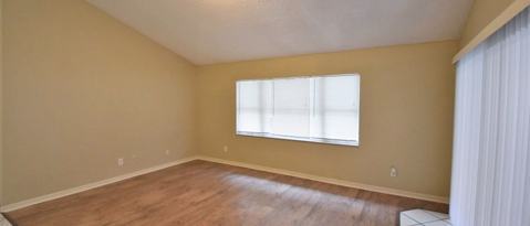 Building Photo - 2216 Kenwick Dr