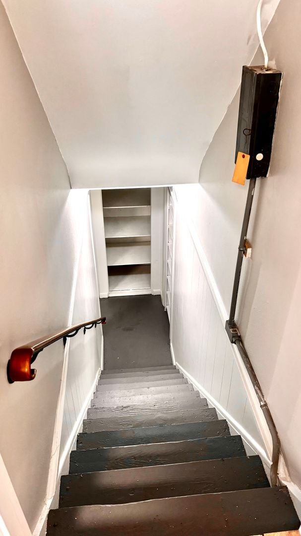 Building Photo - Spacious 3-Bed Townhome with Garage in Day...