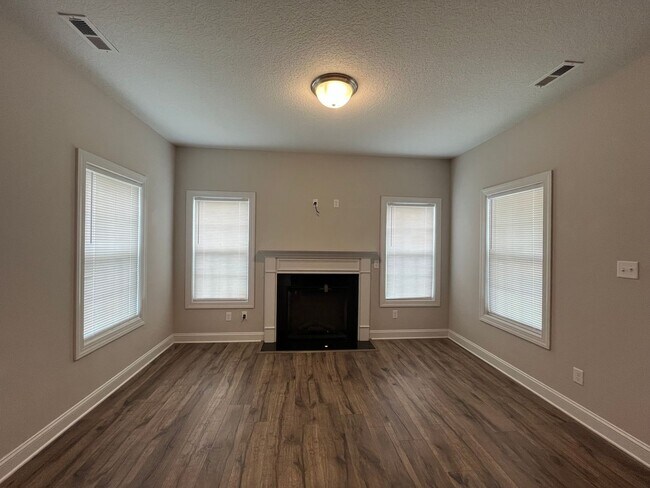 Building Photo - Welcome to Stateside!