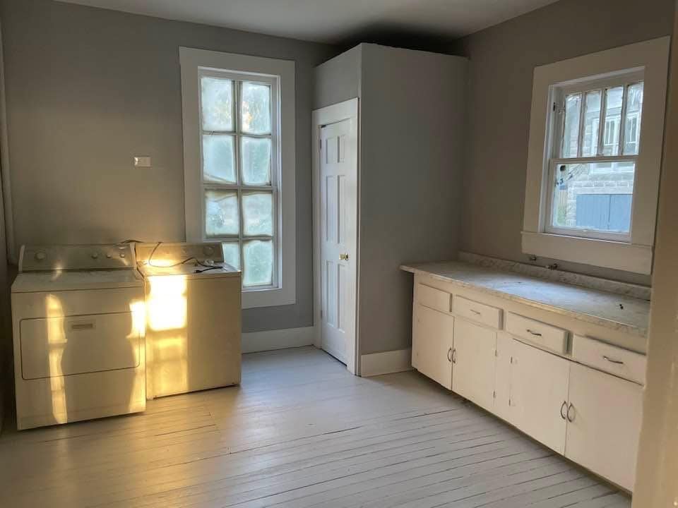 Building Photo - 201 E 3rd St