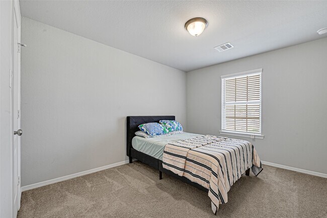 Building Photo - 25452 Northpark Lake Dr