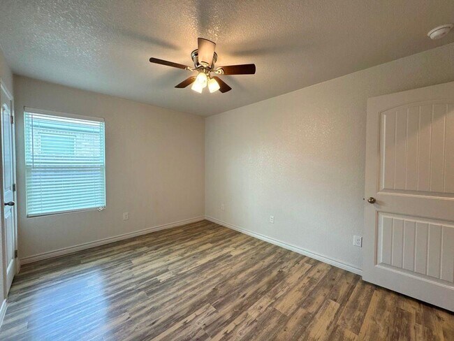 Building Photo - 205 Dolphin Dr