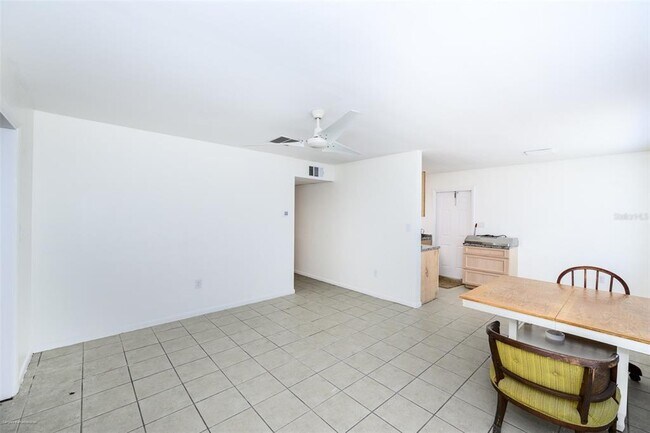 Building Photo - 510 Sharon Cir
