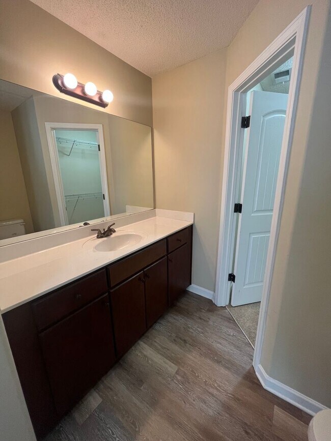 Building Photo - Remodeled beautiful 3 bd 2 bath located in...