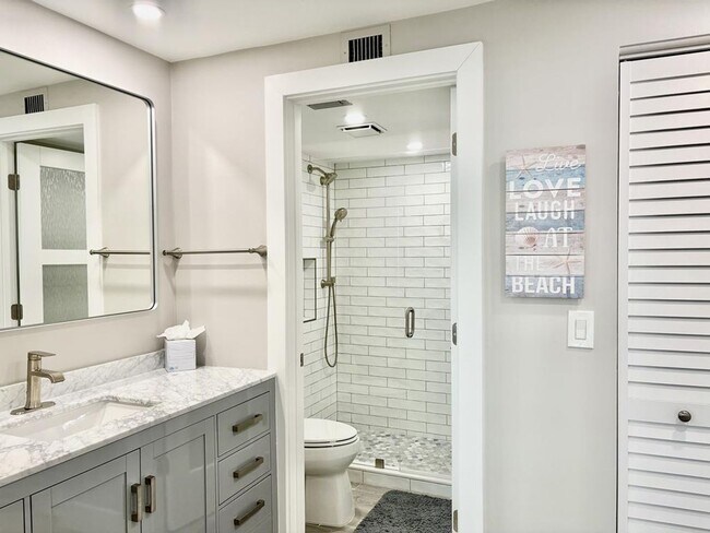 Building Photo - South Seas