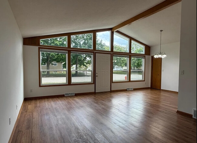 Building Photo - 1507 5th Ave NE