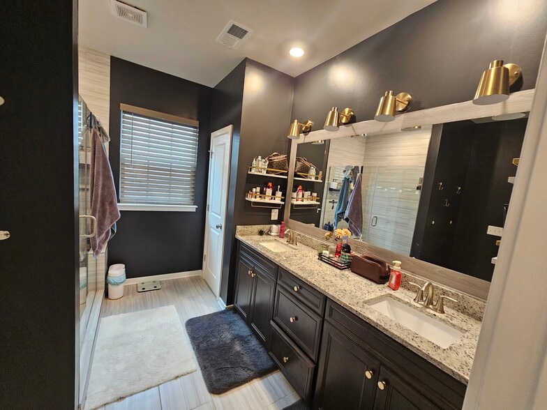 Building Photo - 2050 Whithorn Hl