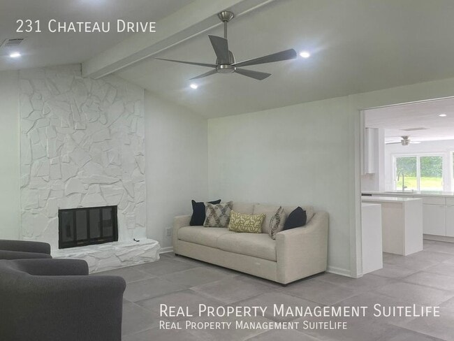 Building Photo - 231 Chateau Dr